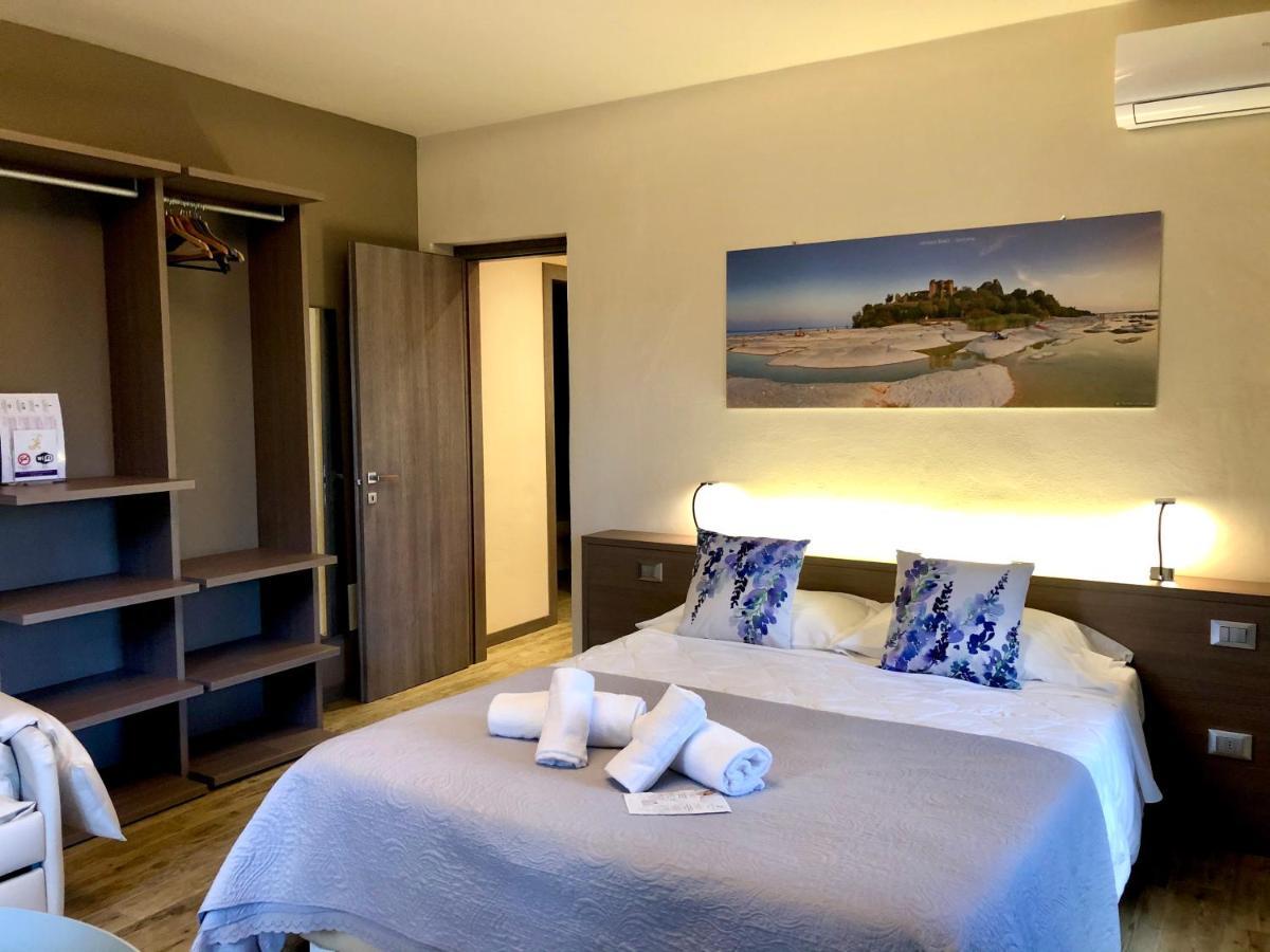 International Rooms & Apartments ซีร์มิโอเน ภายนอก รูปภาพ