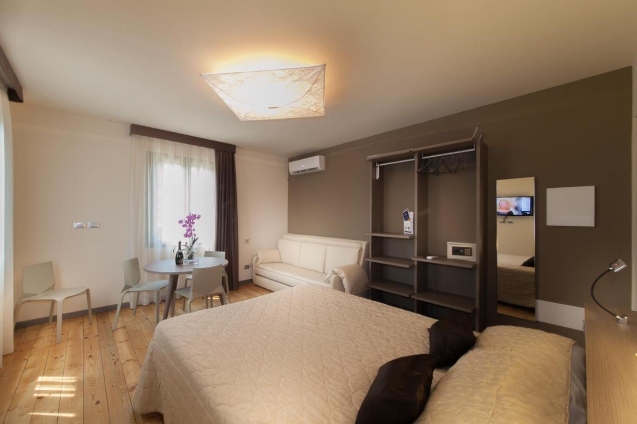 International Rooms & Apartments ซีร์มิโอเน ภายนอก รูปภาพ