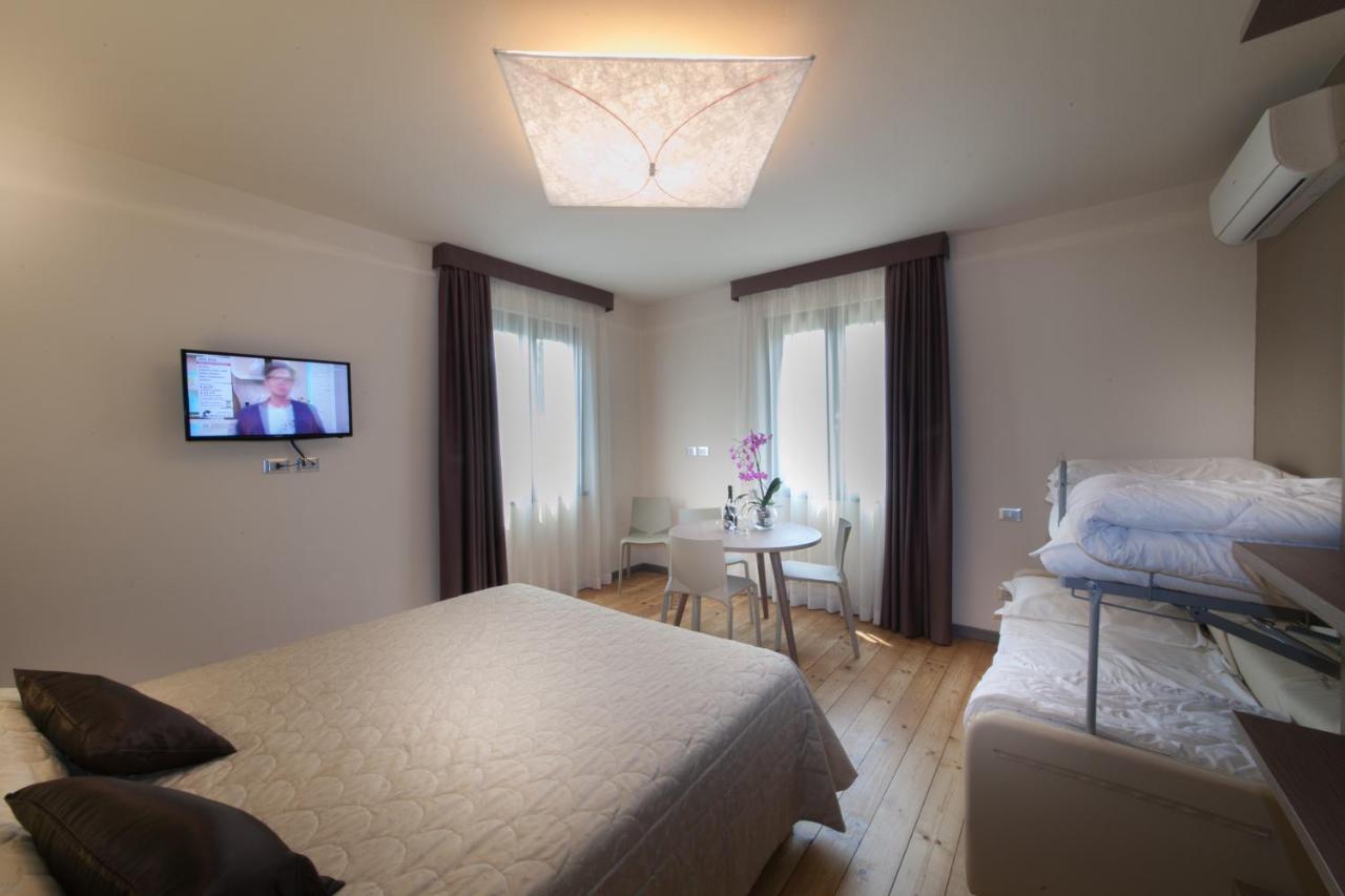 International Rooms & Apartments ซีร์มิโอเน ภายนอก รูปภาพ