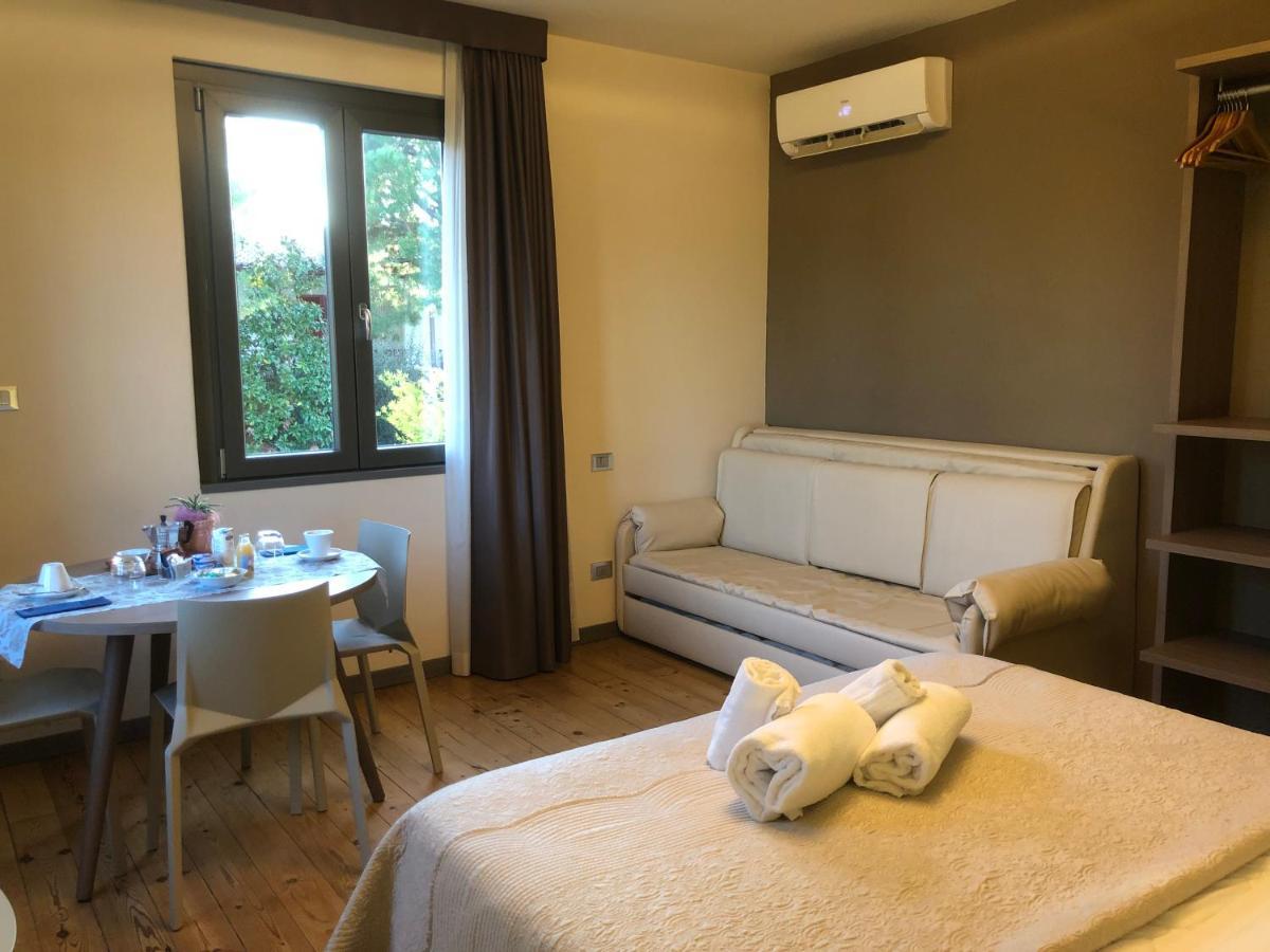 International Rooms & Apartments ซีร์มิโอเน ภายนอก รูปภาพ
