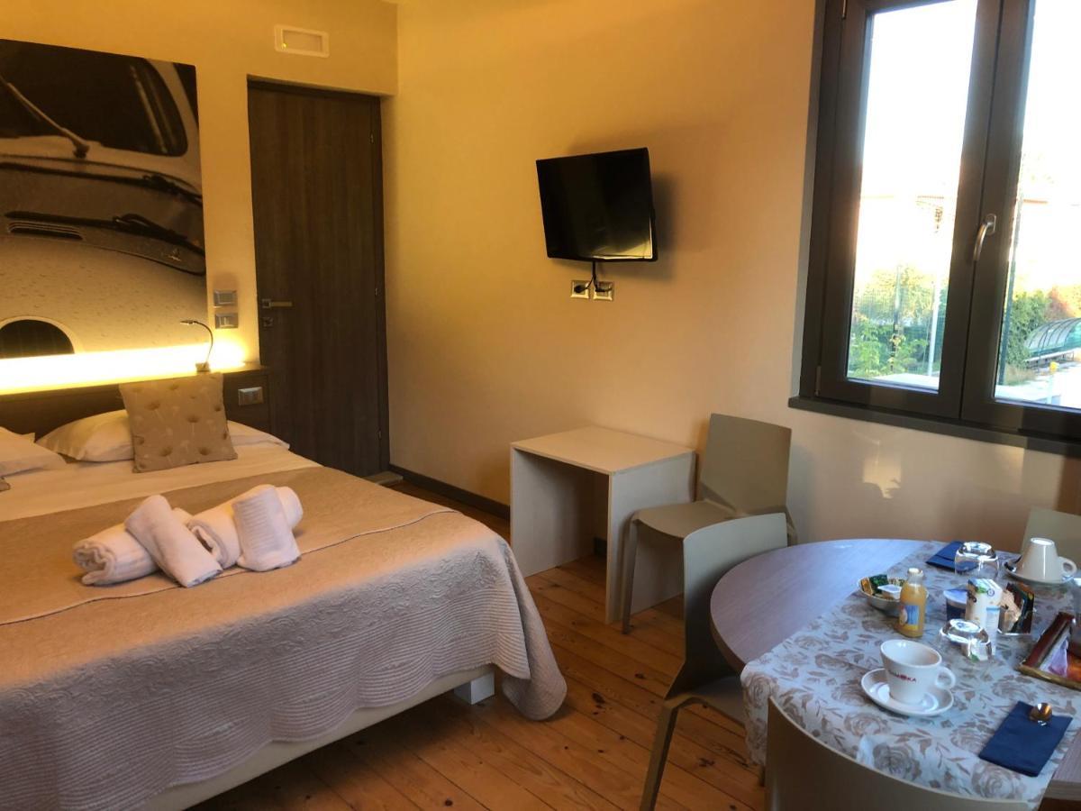 International Rooms & Apartments ซีร์มิโอเน ภายนอก รูปภาพ