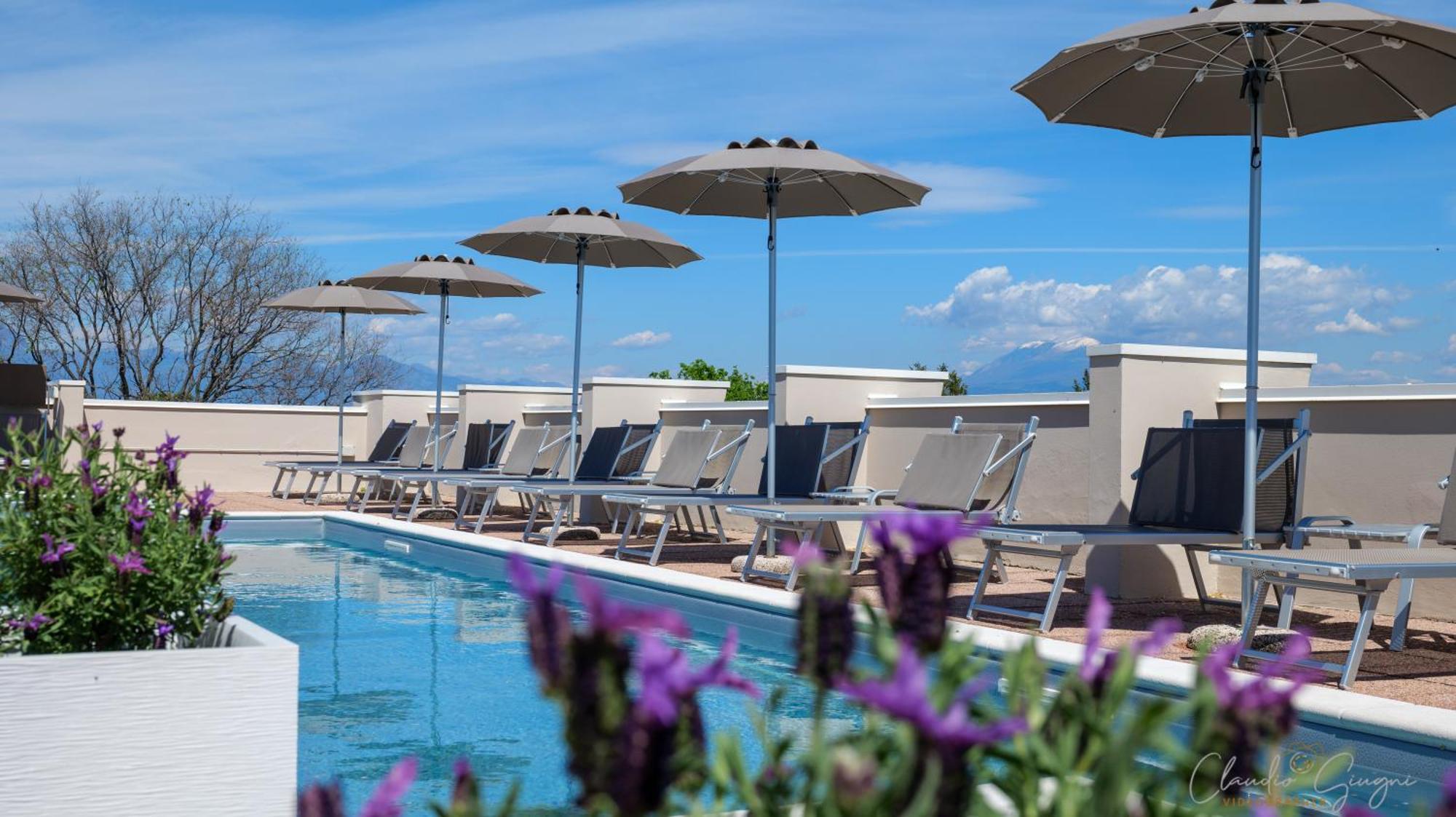 International Rooms & Apartments ซีร์มิโอเน ภายนอก รูปภาพ