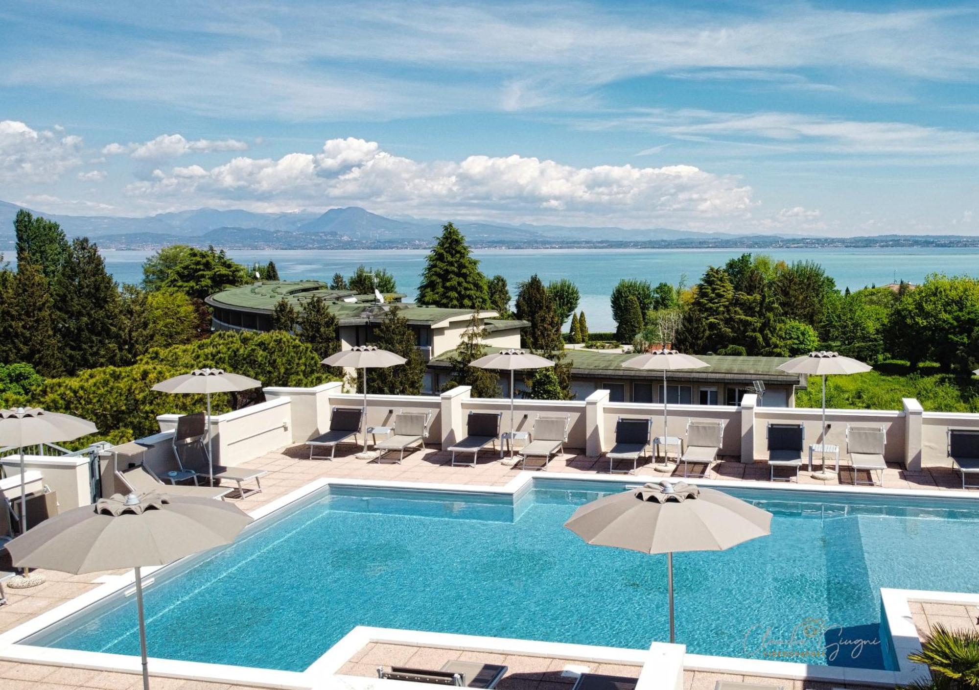 International Rooms & Apartments ซีร์มิโอเน ภายนอก รูปภาพ