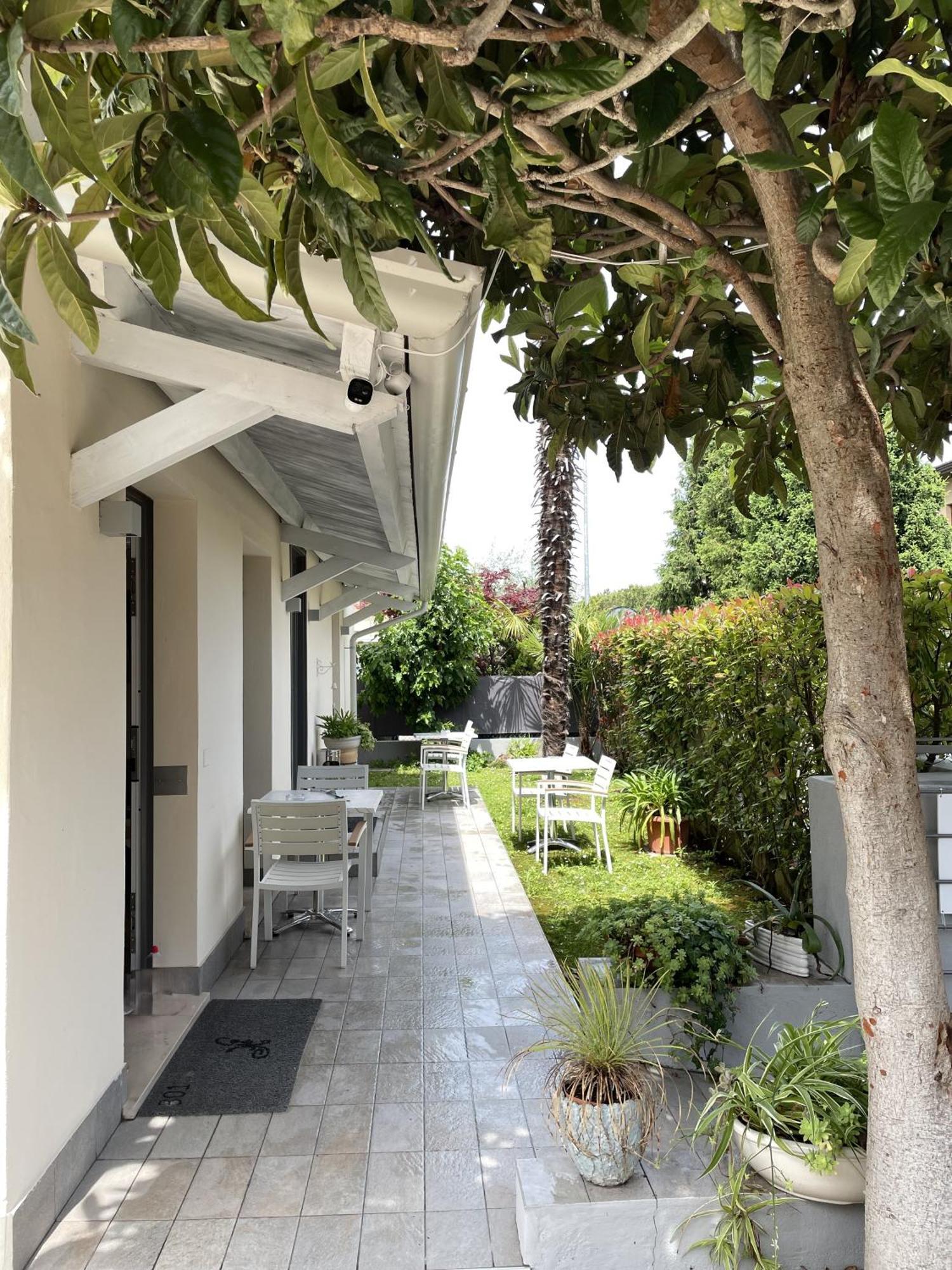 International Rooms & Apartments ซีร์มิโอเน ภายนอก รูปภาพ