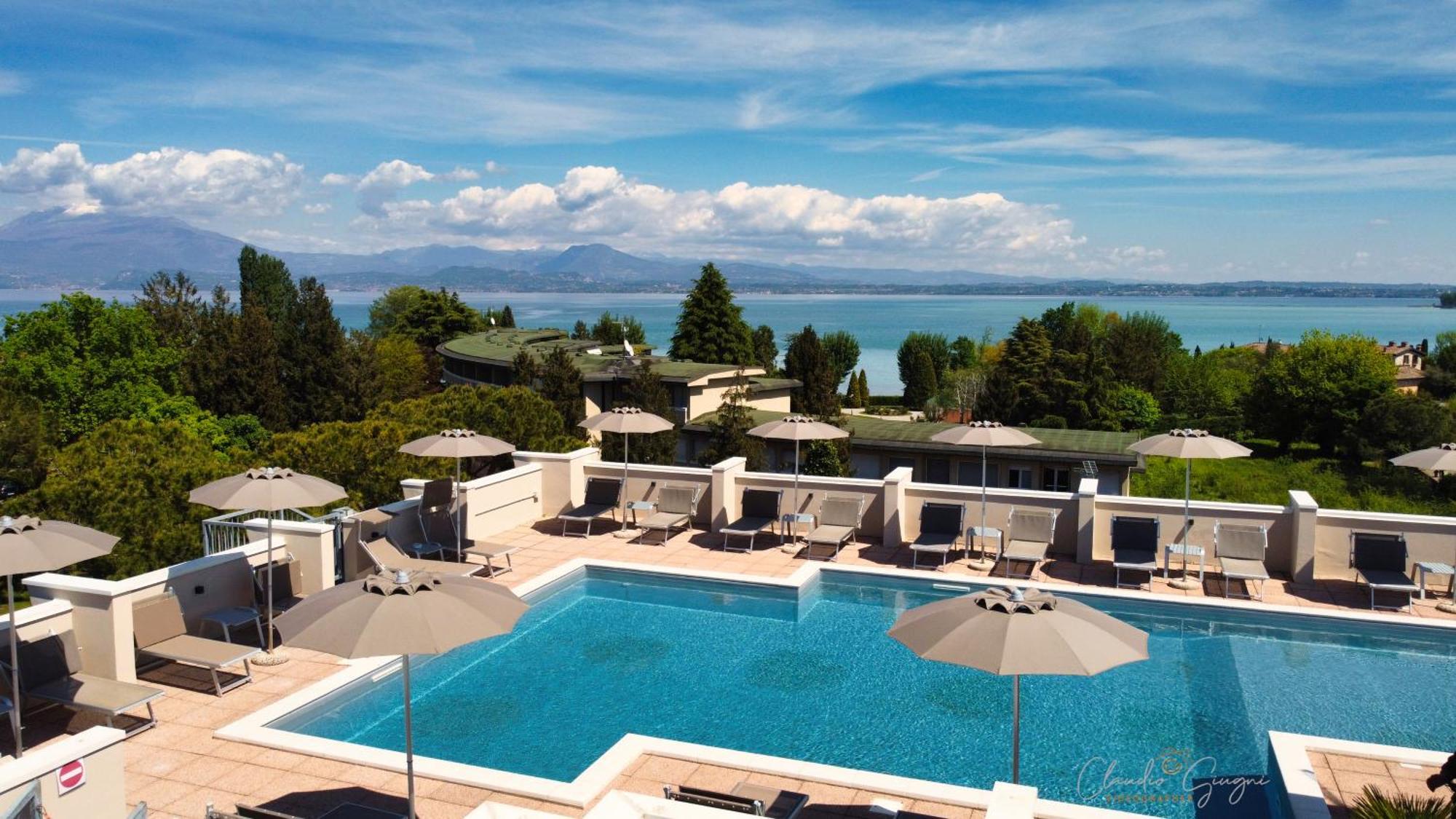 International Rooms & Apartments ซีร์มิโอเน ภายนอก รูปภาพ
